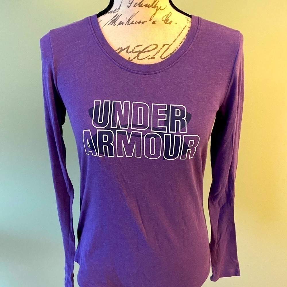 Purple women’s Under Armour long sleeve shirt - Size Small